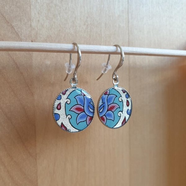 Orecchini con fiori e arabeschi illuminati verde/argento/blu/rosa