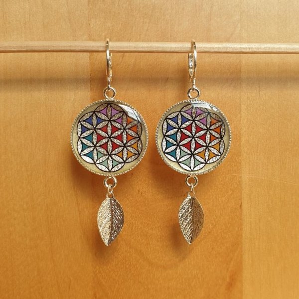 Boucles d'oreille pendantes enluminure fleur de vie et feuille argent