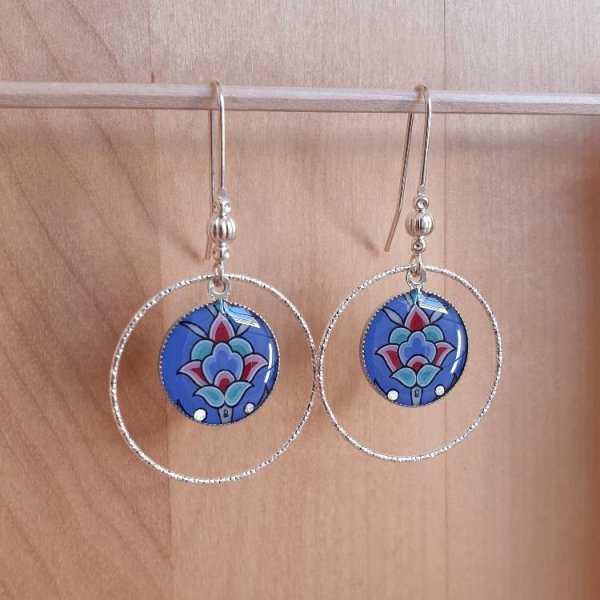 Orecchini pendenti con fiori e arabeschi blu/argento/verde/rosa