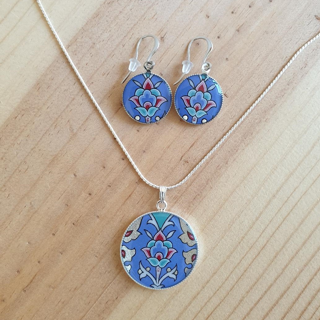 Orecchini pendenti con fiori e arabeschi blu/argento/verde/rosa