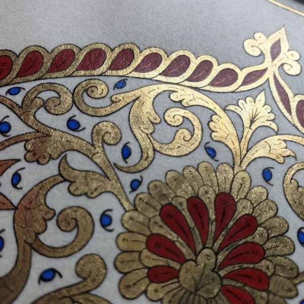 Illuminazione arabescata oro/rosso/blu