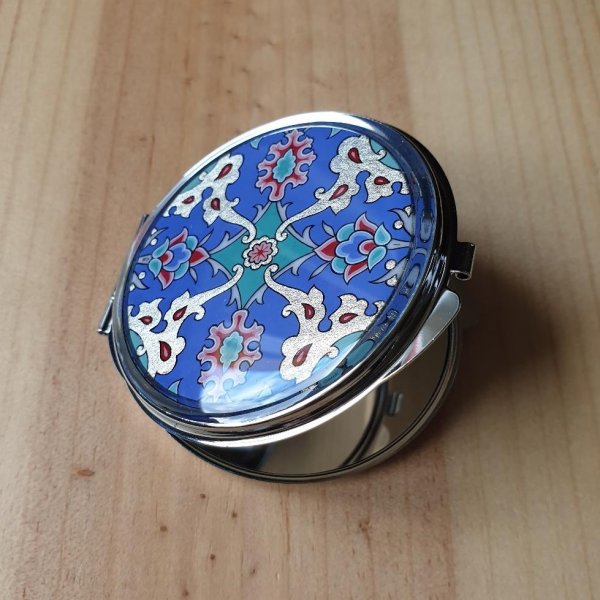 Specchio da borsa illuminato con fiori e arabeschi